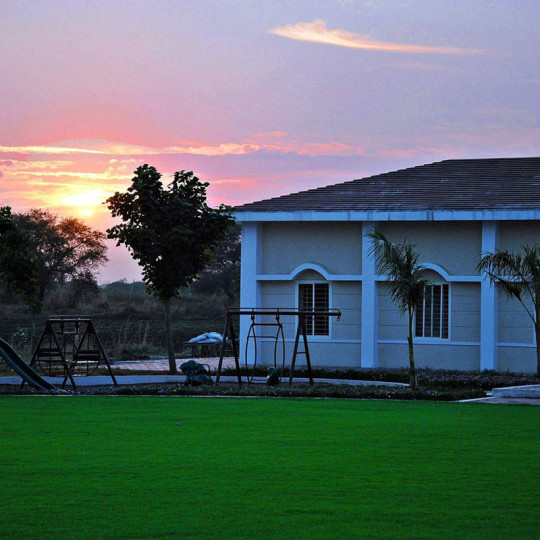 http://empireindore.com/wp-content/uploads/2015/02/Natural-View-of-Empire-Heritage-Club-House1-540x540.jpg