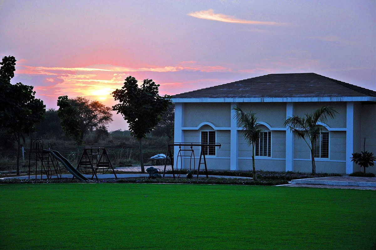 http://empireindore.com/wp-content/uploads/2015/02/Natural-View-of-Empire-Heritage-Club-House1.jpg