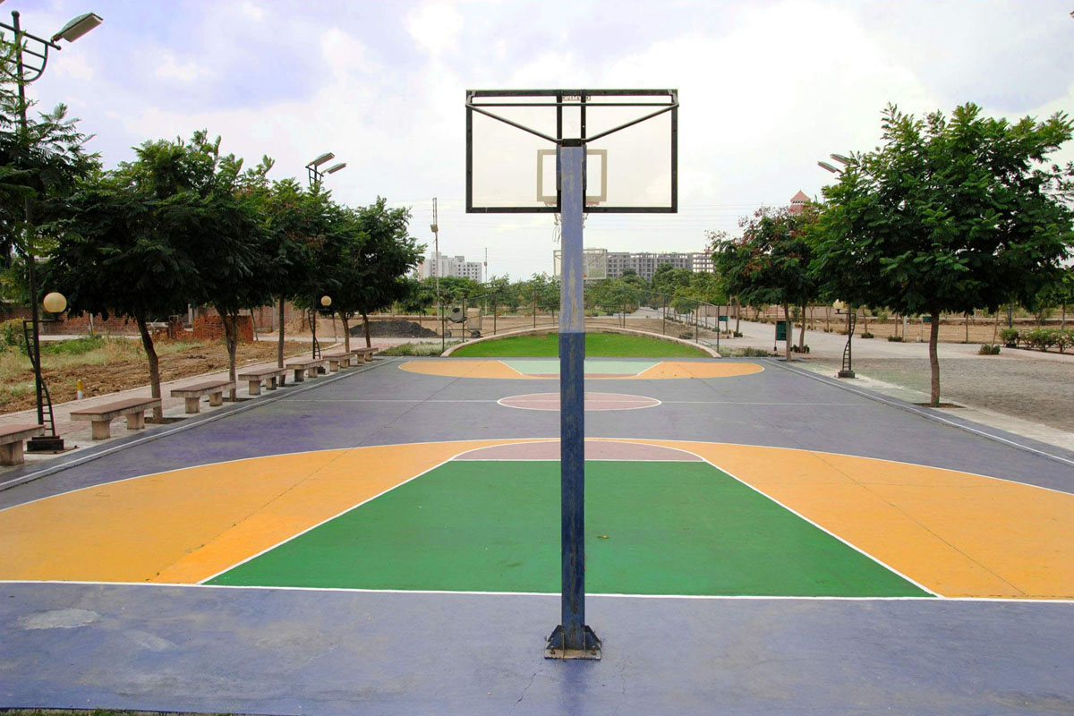 http://empireindore.com/wp-content/uploads/2015/05/Basketball-Court-at-Empire-Estate.jpg